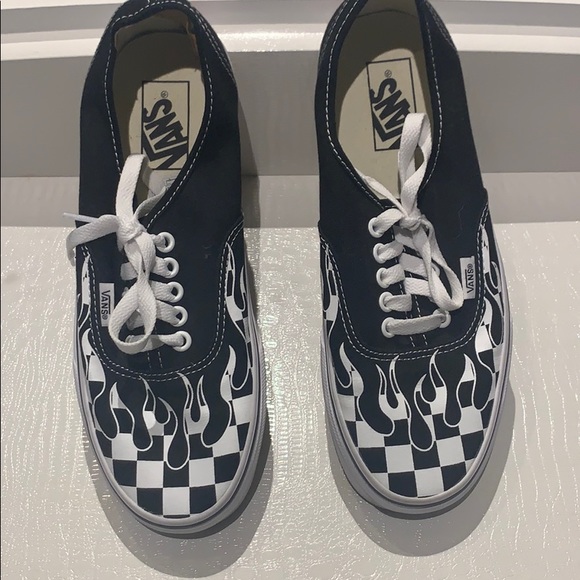 vans authentic checkerboard flame black & white skate shoes
